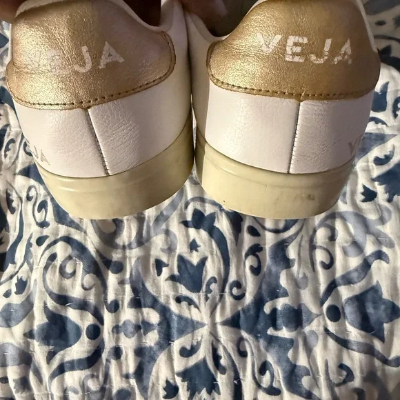 Veja White Leather Velcro Sneakers - Picture 4 of 8